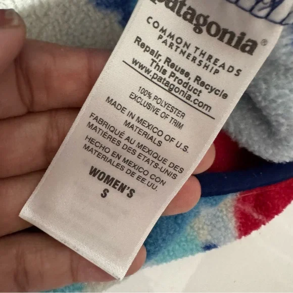 Patagonia Synchilla Blue and Red feathers designed Fleece pullover small - Picture 6 of 6